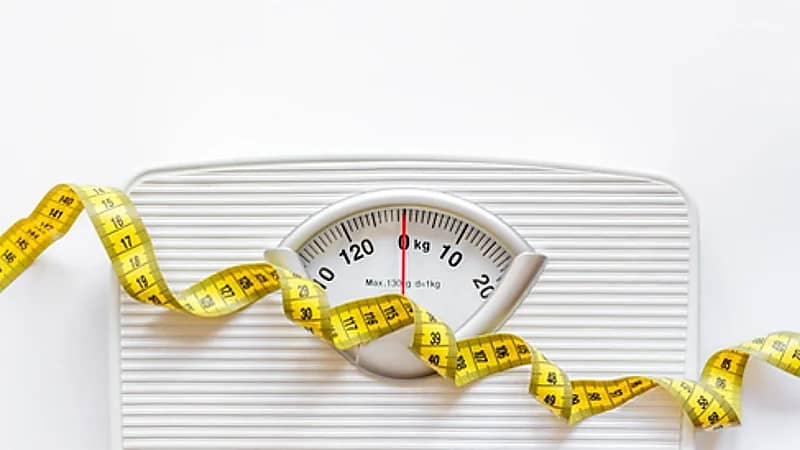 استشاري تغذية يوضح سبب ثبات الوزن وطرق التغلب عليه .. فيديو