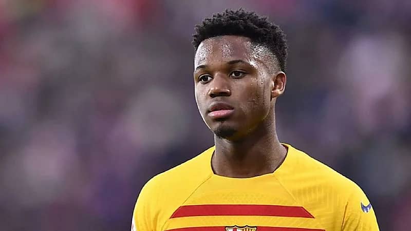 لاعب برشلونة يرفض عرضاً مغرياً من الشباب