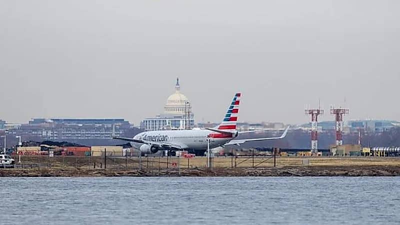 طائرة أمريكية تغير مسارها بعد تهديد بوجود قنبلة