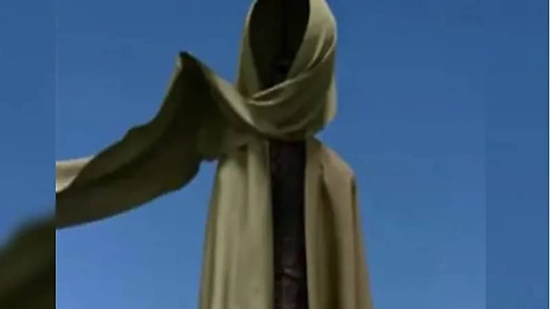 إعلان عن "حجاب برج إيفل" يشعل الجدل في فرنسا.. فيديو