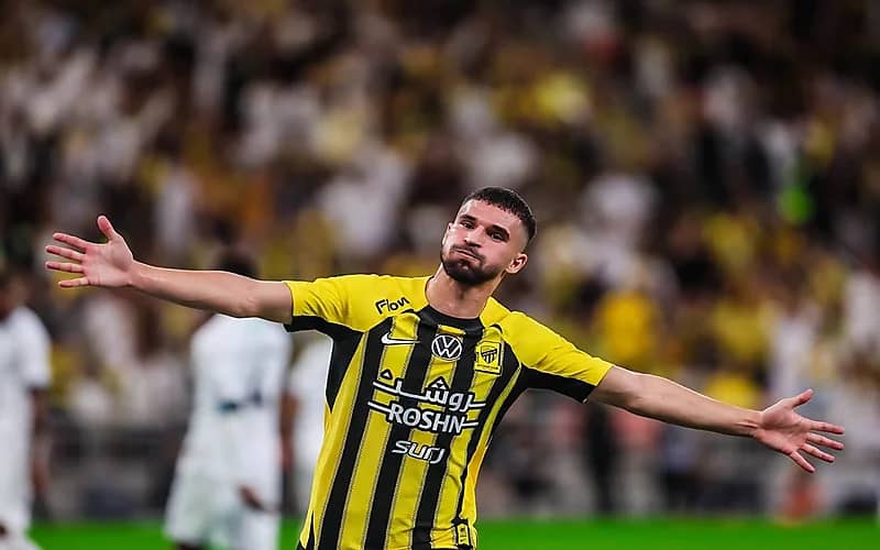 عوار يخضع لإعداد مكثف في فرنسا