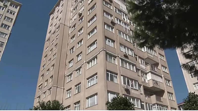 مسحراتي يعاقب سكان مبنى رفضوا دفع الإكرامية بطريقة غريبة.. فيديو