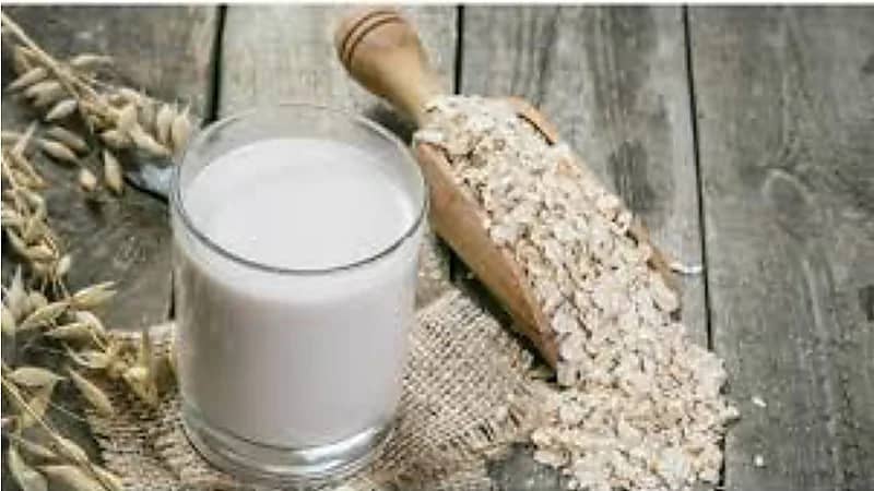 خبيرة تغذية: حليب الشوفان ليس البديل المثالي للحليب البقري