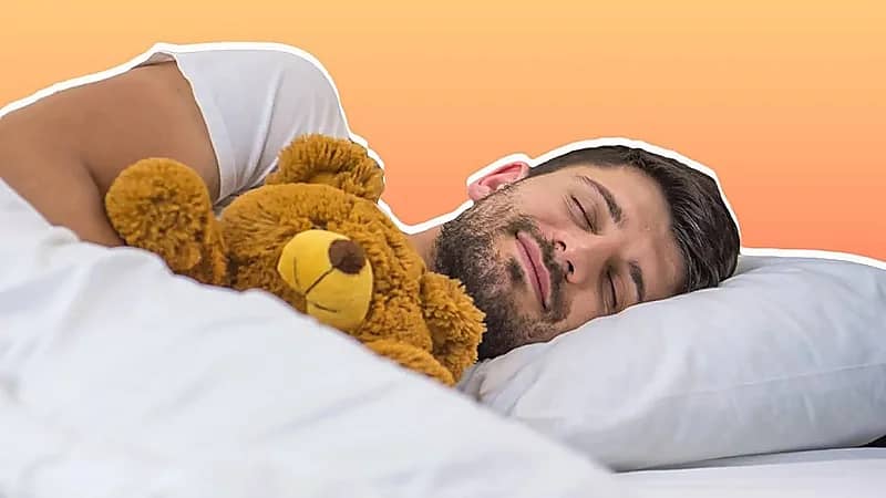 خبراء: النوم مع الدمى المحشوة مفيد للبالغين