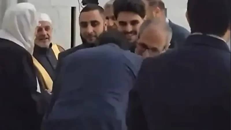 ظهور نادر لوالد الرئيس السوري في عيد الفطر.. فيديو