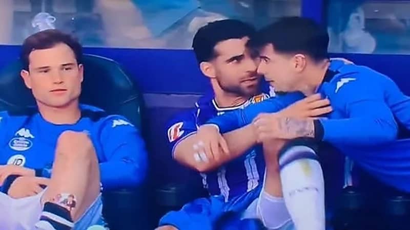 بلد الوليد يقرر معاقبة لاعبَين تشاجرا على دكة البدلاء