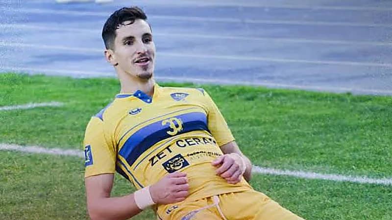 أندية أوروبية وعربية تستهدف عادل بولبينة