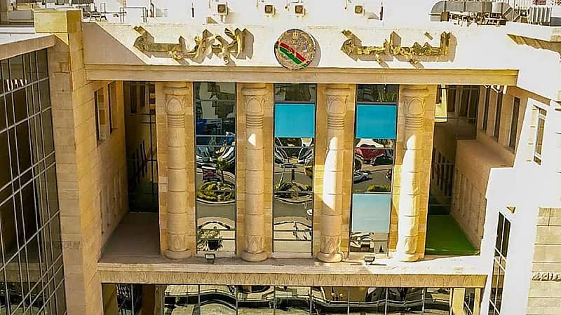 إحالة مديرة مدرسة للمحاكمة بعد اعتدائها على 3 تلاميذ بالحذاء