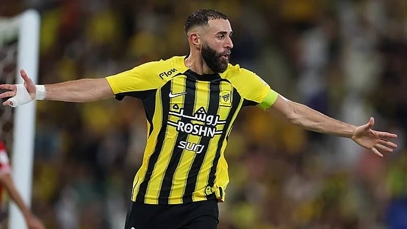 بنزيما يفوز بجائزة أفضل لاعب في دوري روشن