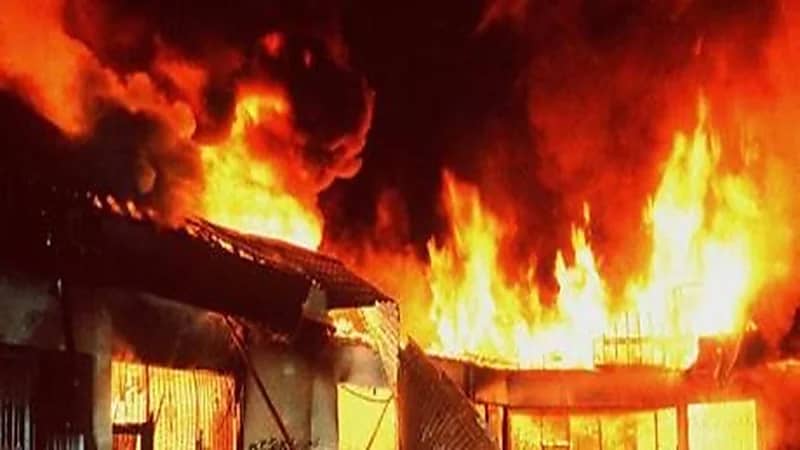 عامل يحاول إحراق زملائه داخل سكن جماعي بمحافظة الضالع