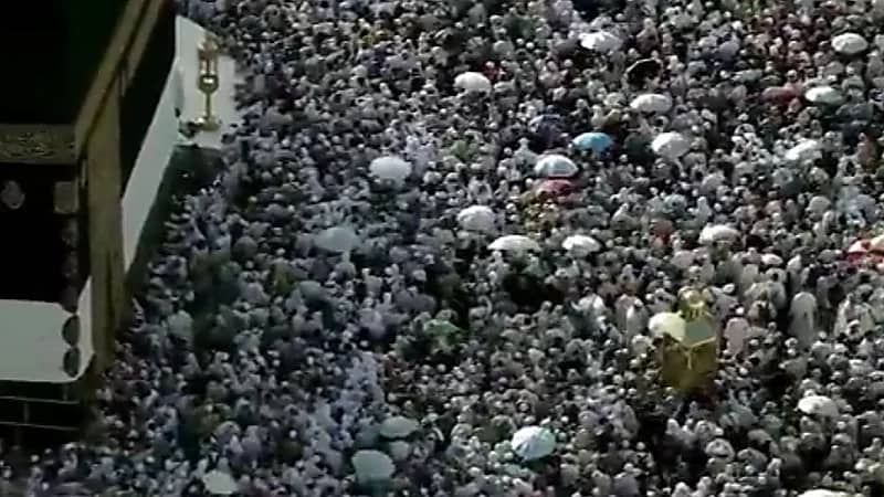 حجاج بيت الله يؤدون طواف الإفاضة في أجواء روحانية مفعمة بالخشوع   .. فيديو