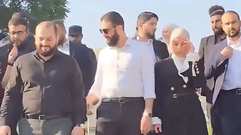 أحمد الشرع وزوجته في جولة غير رسمية في دمشق ..فيديو