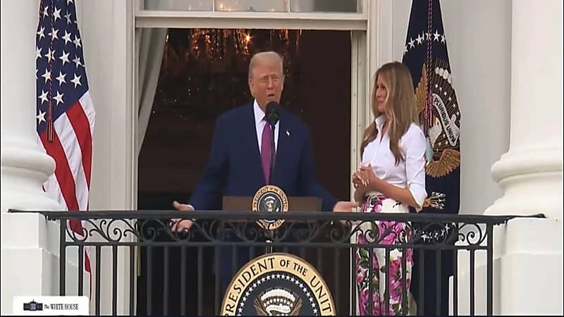 ترامب عن زوجته ميلانيا: قد تسرق الأضواء وتأخذ مكاني.. فيديو