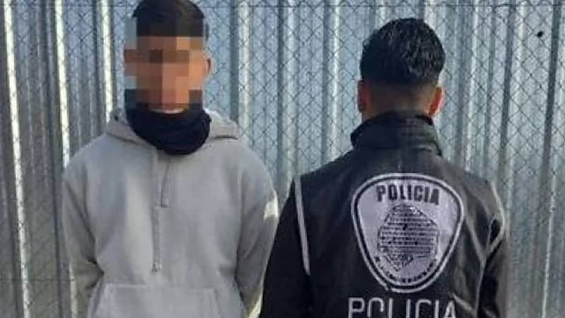 اعتقال لاعب كرة قدم خلال مباراة فريقه لتورطه في قضية قتل