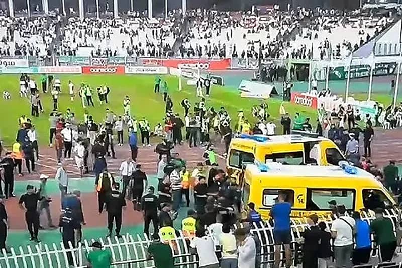 حادث مأساوي في ملعب 5 جويلية بعد تتويج مولودية الجزائر بلقب الدوري.. فيديو