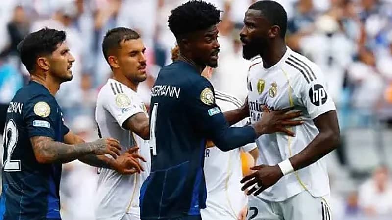 اشتباك بين كابرال لاعب باتشوكا ونجم ريال مدريد ..فيديو