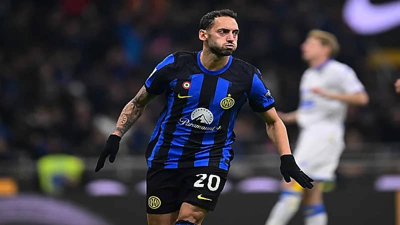 تشالهان أوغلو يقترب من غلطة سراي