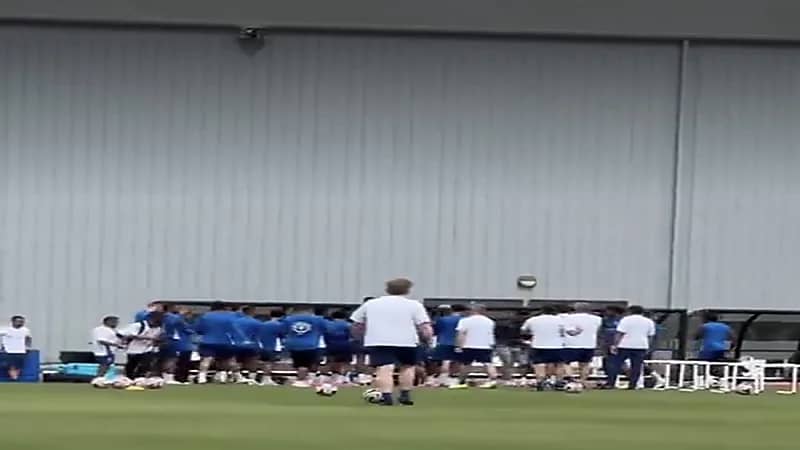 استقبال حار لحمدالله في الهلال.. فيديو