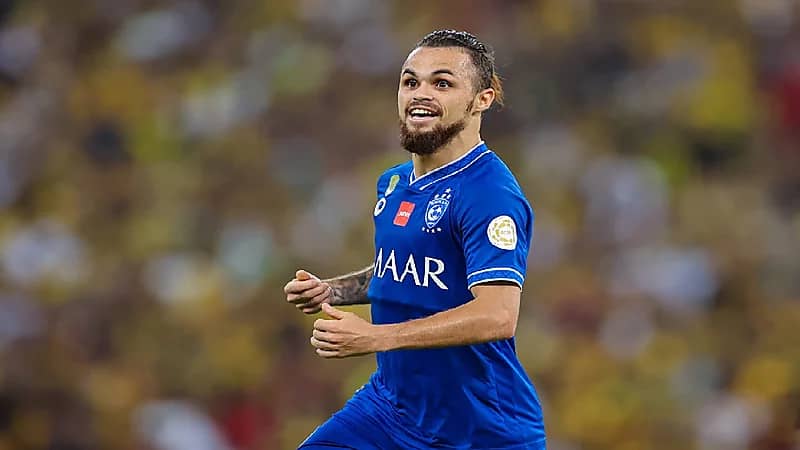 الدحيل يقترب من ضم نجم الهلال السابق