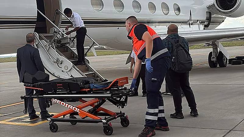 سفارة المملكة في التشيك تنقل مواطنًا بالإخلاء الطبي لاستكمال علاجه داخل الوطن