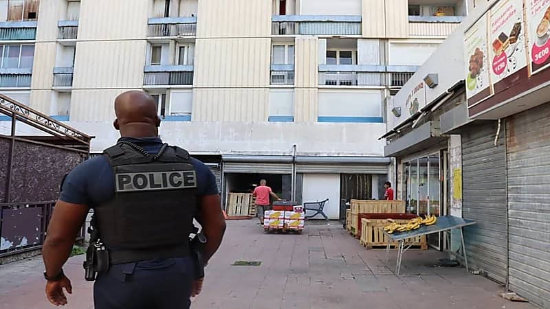 فرض حظر للتجول على القاصرين في مدينة فرنسية