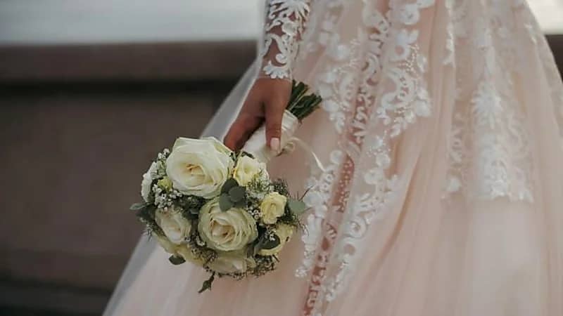 جلسة تجميل تجعل عروس تصارع خطر الموت