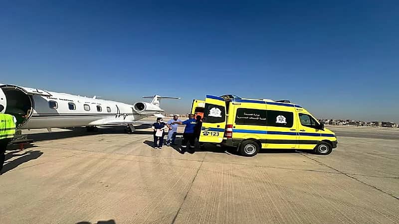 سفارة المملكة بمصر تنقل مواطنة حالتها حرجة عبر طائرة إخلاء طبي