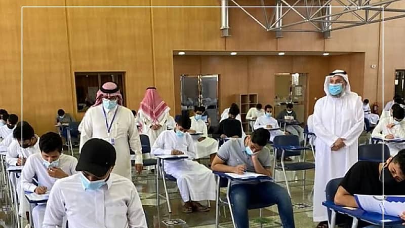 إتاحة دراسة لمدة عامين لخريجي الثانوية الراغبين في تحسين معدلهم التراكمي