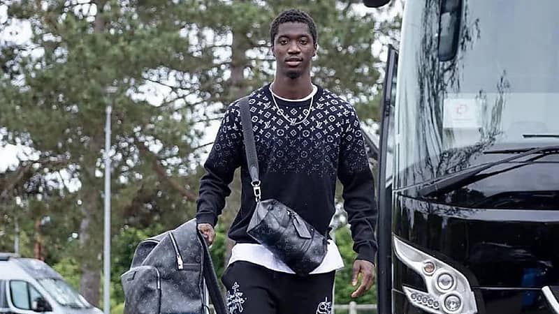 وفد اتحادي في باريس بانتظار محمدو دومبيا لإتمام الصفقة