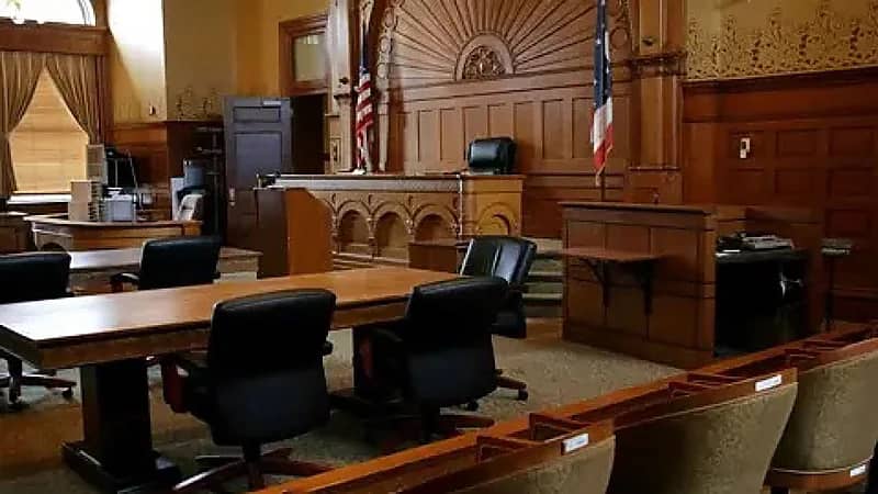 فتاة أمريكية تواجه السجن بعد تسجيل كلبتها المتوفاة في الانتخابات