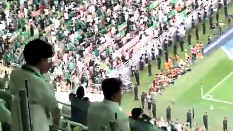 ردة فعل جماهير الأهلي بعد هدف التعادل أمام الهلال .. فيديو