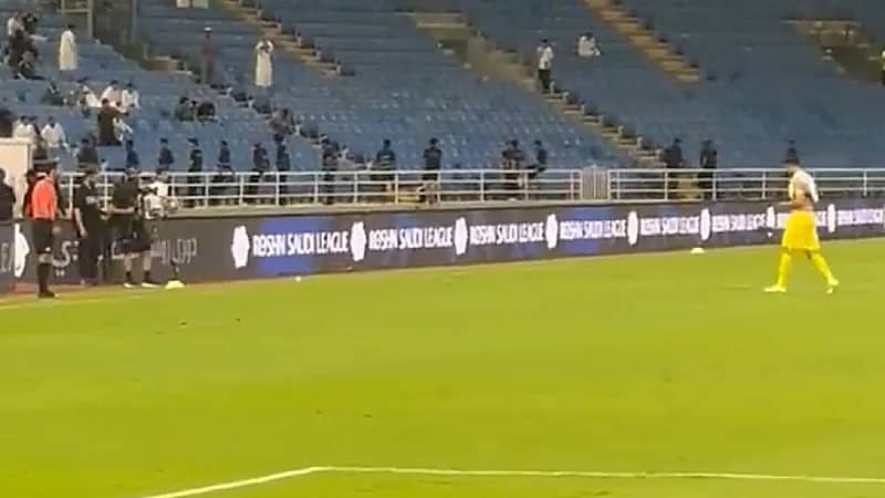 عمر السومة يحيي جماهير الأهلي وترد عليه بتحية كبيرة .. فيديو