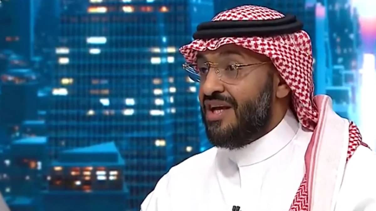 خبير يقدّم 3 نصائح  مهمة قبل شراء المجوهرات.. فيديو