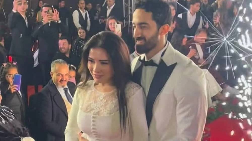 مي عز الدين توجه رسالة لتامر حسني في أول ظهور بعد زواجها.. فيديو