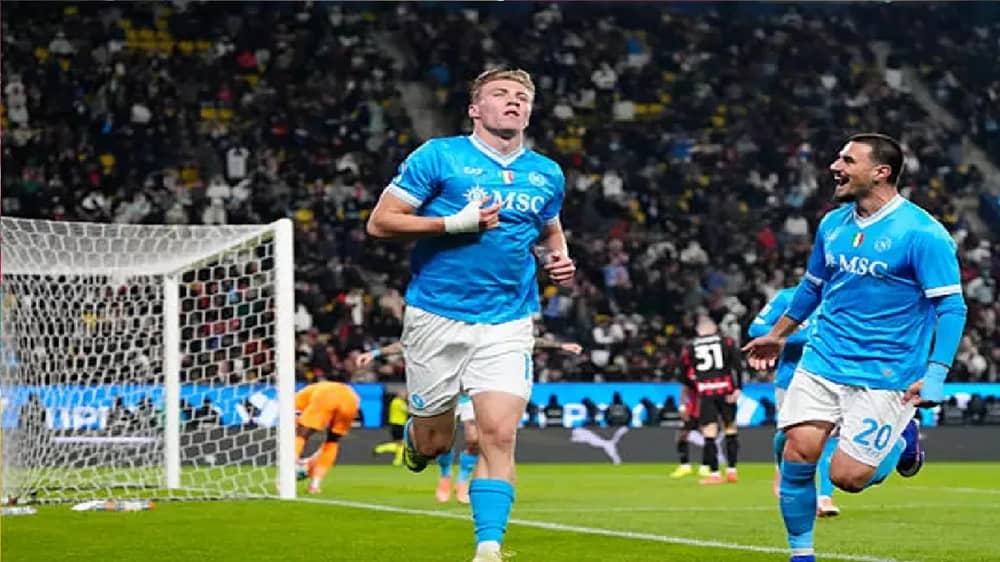 نابولي يهزم ميلان ويتأهل لنهائي السوبر الإيطالي