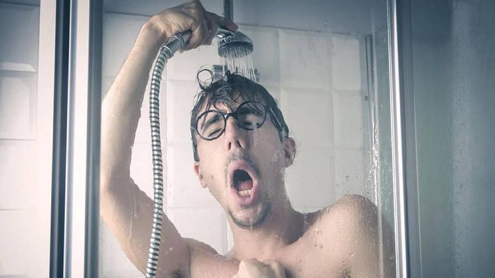 استشاري الجلدية: الشتاء يفاقم الأمراض الجلدية وينصح بالاستحمام بالمياه الفاترة ..  فيديو