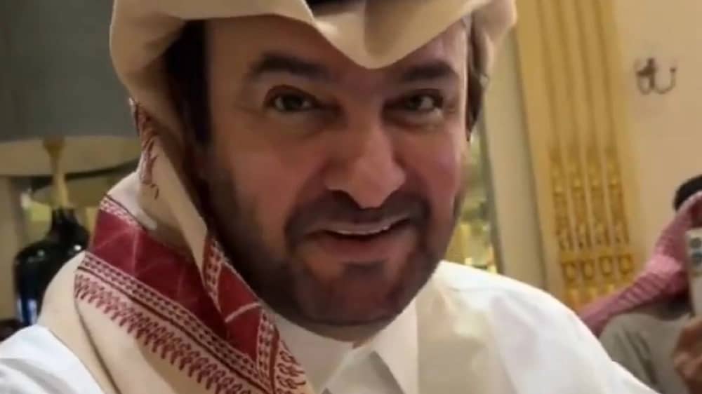 الهاجري لصديقه : لو عندك ولد لاينطق  ضع هذا العنبر تحت لسانه .. فيديو