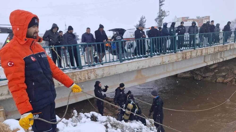 العثور على جثث 3 أطفال في حادث مأساوي بتركيا .. فيديو