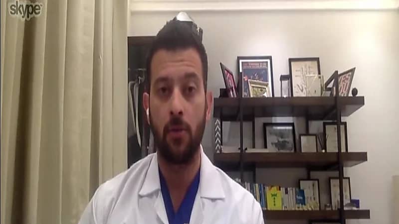 شاهد : فريق طبي تمكن من إعادة المشي لشاب بعد شلل الحركة بـ 6 أشهر (فيديو)