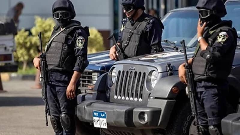 القبض على سيدة وابنها تورطا في 333 قضية!