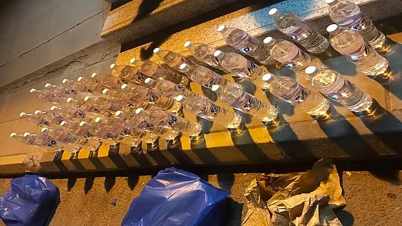 القبض على ثلاثيني بحوزته 100 قارورة مُسكر بالأفلاج