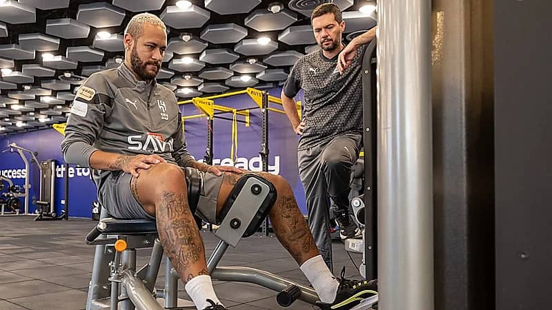 نيمار يواصل برنامجه التأهيلي في مقر الهلال .. صور