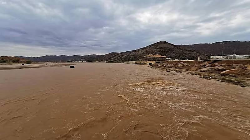 العثور على الطفل الغريق بعدما جرفته السيول بوادي نجران