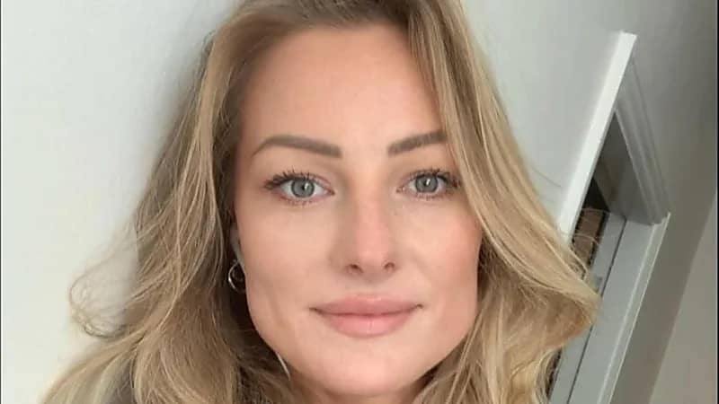 لاعبة قفز بالمظلات تنهي حياتها من ارتفاع شاهق.. صور