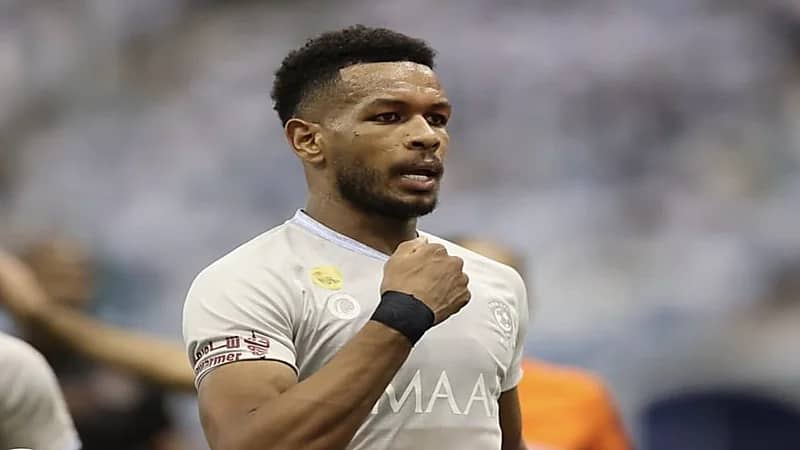 وكيل "البليهي" يكشف ملابسات ما حدث بين اللاعب وجماهير أهلي دبي