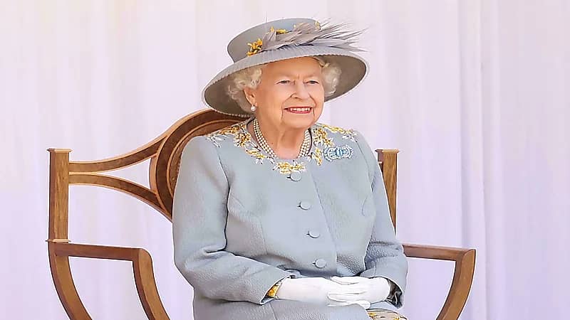الملكة إليزابيث تظهر لأول مرة بعد دخولها المستشفى