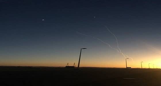 بالفيديو.. قوات الدفاع تعترض صاروخا باليستيا فوق نجران