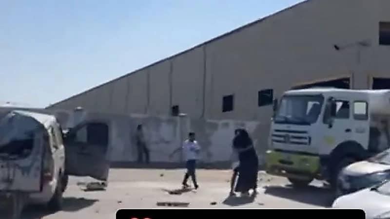 مشهد مؤثر لحظة لقاء أم بأبنائها بعد تعرضهم لحادث مروع .. فيديو