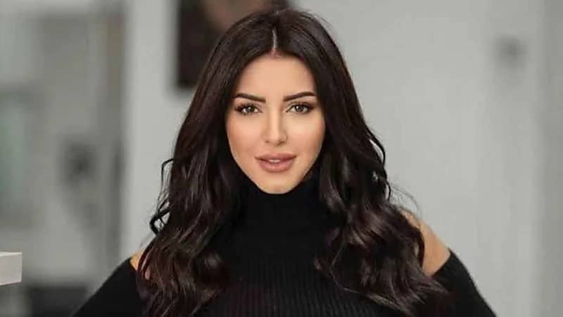 إعلامية مصرية: خطيب إيناس النجار أراد كتب الكتاب وهي في غيبوبة