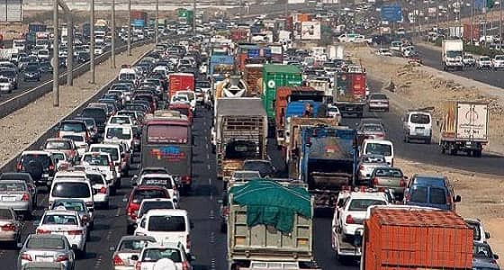 الحوادث تنتظر أهالي المنتزهات.. والمرور تعد بحل مشكلة مدخل الطريق السريع